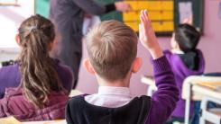 Sunt carnetele de note școlare sexiste? Un studiu realizat de doi cercetători arată diferențele de evaluare între fete și băieți