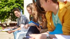 Doar 2 din 100 de tineri români muncesc în timpul studiilor. România, codașa Europei