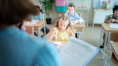 Strategia ingenioasă a unui profesor care reușește să oprească bullyingul înainte să înceapă: Elevii dau un „test” cu două întrebări