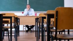 De ce nu mai funcționează disciplina în școli. „Profesorul nu are voie nici măcar să ia telefonul elevului care face live pe TikTok”