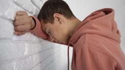 1 din 3 tineri a fost violent cel puțin o dată cu părinții. Cei mai agresivi au 13 ani