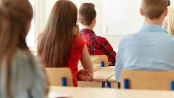 „Școala nu poate înlocui educația de acasă”. Mesajul unui psihoterapeut către părinți