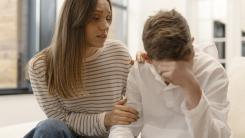 Cum vorbești cu adolescentul despre suicid? Radu Leca: „Întrebări directe, ton blând, fără panică”