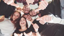 Când te îngrijorează anturajul, ce faci fără interdicții absurde? Radu Leca: „Atinge o frică de bază, pierderea influenței părintelui”