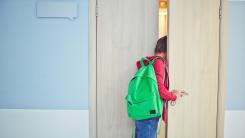 Spionaj la toaletă sau sărut forțat, frecvente în școli printre elevii de a IV-a și a V-a. Psiholog: Tăcerea prelungește disconfortul