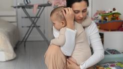 „Dacă tu ești obosit, ea este și mai obosită”: Un pediatru transmite un mesaj important taților