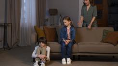 Trei afirmații aparent inofensive care rănesc copiii. Psiholog: „Pot fi dureroase”