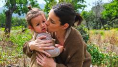 Generația care crește copii fără să fi învățat iubirea. Daniela Gavankar: „Suntem bolnavi de neiubire” / VIDEO