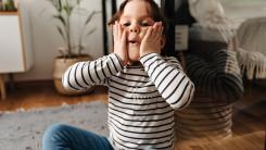 Copilul tău face năzbâtii? Specialiștii spun că este un semn bun