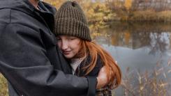 De ce contează un „spațiu sigur” acasă? Leca: „Tema e vitală când apar discuții despre anxietate, depresie, auto-vătămare sau suicid”