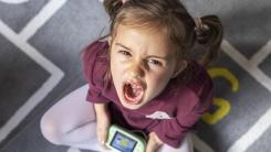  Copilul tău are o criză nervoasă? Iată 5 greșeli de evitat