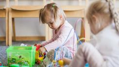 Cum gestionăm conflictul dintre doi copii, dar care sunt și de nedespărțit. Oana Moraru: „NU faceți asta”