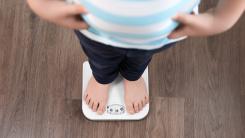 Copiii sunt mai expuși la obezitate dacă părinții sunt stresați