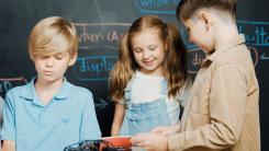 Diferența dintre un copil deștept și unul inteligent. Psiholog: „Trebuie să le înțelegi și să le dezvolți”