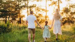 Profesor și scriitor: „Este foarte greu să educi corect un copil în ziua de azi”