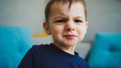 O nouă tendință în creșterea copiilor face vâlvă: Se presupune că oprește instantaneu crizele de furie! Pediatrii îi susțin eficiența