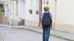 Metoda „dead drop”: Elevi alimentaţi cu droguri lângă şcoală. Rețeaua, destructurată de DIICOT