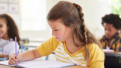 Elevii de clasa a VI-a intră în Evaluarea Națională. Prima probă este la Limba română