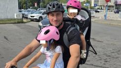 Marian Godină, reclamat pentru „rele tratamente aplicate minorului” după ce a publicat o fotografie cu fiicele sale pe bicicletă