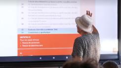 Mii de profesori români rămân la catedră, deși au trecut de 65 de ani. Cel mai vârstnic are 89 de ani