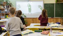 Raportul OECD despre școala românească: Vacanțe lungi, ore puține la primar și investiții la jumătate
