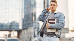 Un an de liceu în SUA: Programul FLEX oferă până la 70 de burse pentru elevii români
