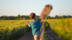 Parentingul pozitiv îi învață pe copii cum să experimenteze bucuria și previne riscul de depresie la maturitate - Studiu