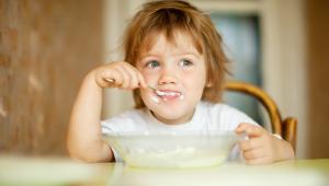Alimentele pe care mulți copii le consumă zilnic, asociate cu un IQ mai scăzut, conform unui nou studiu