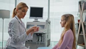 Cât de neregulată poate fi menstruația în primii ani? Dr. Oana Crețu spune când trebuie să mergi la medic / VIDEO