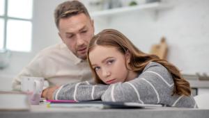 Copilul tău se poartă urât ca să îți atragă atenția? 5 lucruri pe care o psiholoagă vrea să le știi înainte să reacționezi