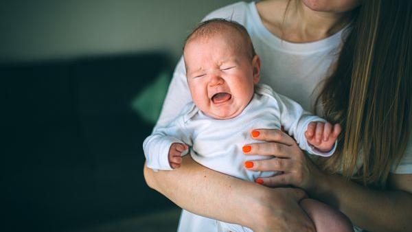 7 motive pentru care ar putea plânge bebelușul și cum îl puteți calma