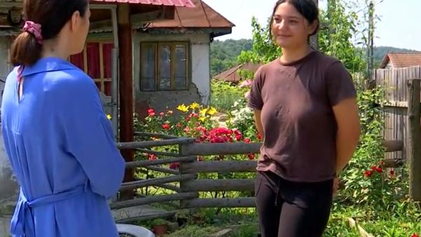 Elevii care muncesc pământurile altora, departe de casă: În timp ce mulți absolvenți își fac planuri pentru facultate, unii tineri pleacă în străinătate