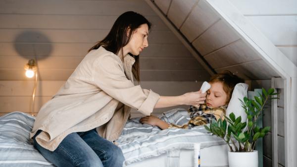 Insolație la copii: Simptome, tratament și prevenire