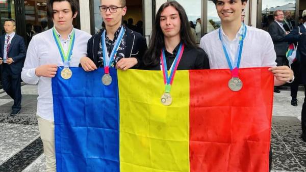 Elevii români au cucerit podiumul la Olimpiada Internaţională de Chimie din Elveția! Patru medalii de aur, argint şi bronz pentru echipa României