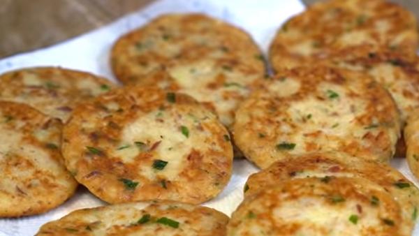 Chiftele cu ton și cartofi. Rețeta ușoară și delicioasă pentru cină. Acești „hamburgeri” vor fi adorați de toată familia!