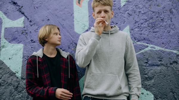 Cum să explicăm copiilor și adolescenților riscurile și daunele fumatului