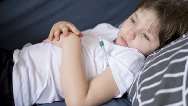 Afecțiunea care provoacă haos printre copii: Un micuț în stare critică ajunge la camera de Urgențe la fiecare 10 minute