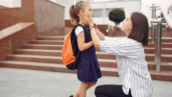 Ce să NU le spui copiilor la începutul anului școlar? Câteva sfaturi valoroase de la experții în parenting