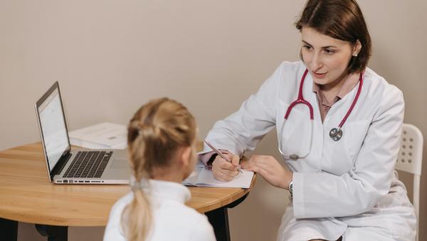 Diabetul la copii. Citește ghidul complet: Cauze, simptome și alimentație