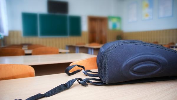 Fondul clasei NU dispare, deși este ilegal! Părinții dau și până la 1.000 lei: „Se complac în povestea asta ca să le fie bine copiilor”