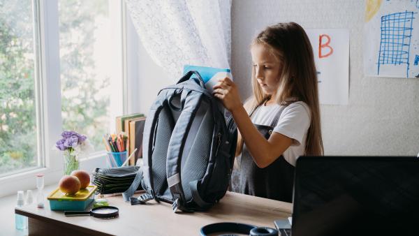 Rutine pentru a face diminețile mai ușoare și pentru a ajunge la școală la timp: Să învățăm copiii de mici să adopte obiceiuri bazate pe eficacitate!