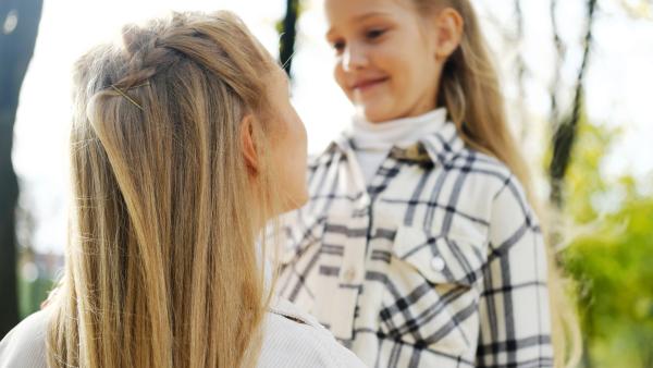 „Vreau un frățior sau o surioară!” Ce să-i spui copilului atunci când cere insistent un alt membru în familia voastră? Specialiști: „Este o provocare!”
