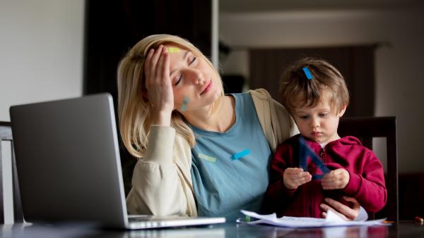 Job sau copii? Provocarea italiencelor care „pune în pericol creșterea economică”