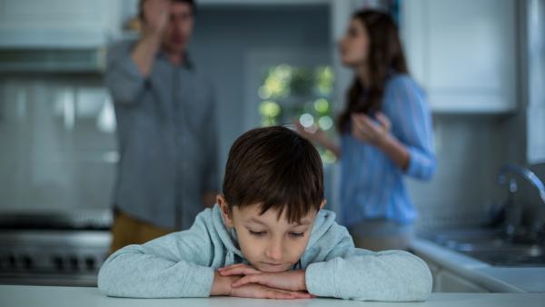 Cinci sfaturi pentru a explica divorțul părinților, aprobate de un psiholog pentru copii 