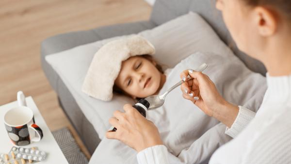 Ce să NU faci dacă al tău copil este bolnav, potrivit unui medic pediatru de la Harvard: „Uneori, intențiile bune sunt mai mult nocive decât benefice”