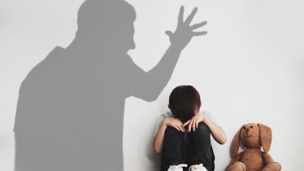 Umilirea distruge stima de sine, NU creează copii mai puternici. Acest comportament are consecințe grave asupra dezvoltării lor, potrivit specialiștilor