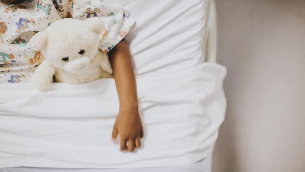 Fetiță din Gorj, suspectă de meningo-encefalită acută, transferată la „Matei Balș”. Medicul pediatru explică ce s-a întâmplat în spital