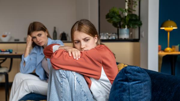Acceptarea emoțiilor adolescentului: Cum să nu le iei personal? Radu Leca: „Îi primesc furtuna, nu îi las furtuna să spargă geamurile”