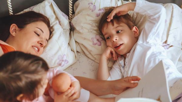 „Cei mai fericiți copii au părinți care fac șase lucruri cu ei în fiecare seară”, spune o expertă și cercetătoare în parenting
