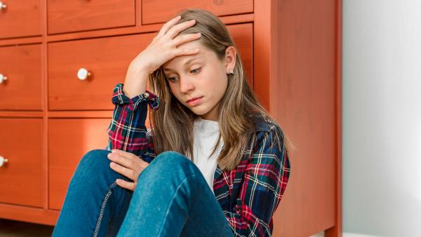 Adolescentul introvertit: Cum îl susții fără să îl forțezi? Radu Leca: „Apropierea bună nu împinge, ci invită”